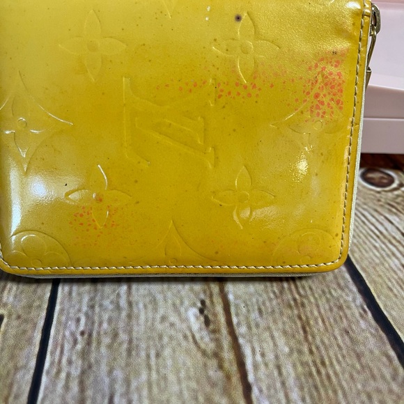 LV Vernis Compact Wallet - Picture 4 of 7